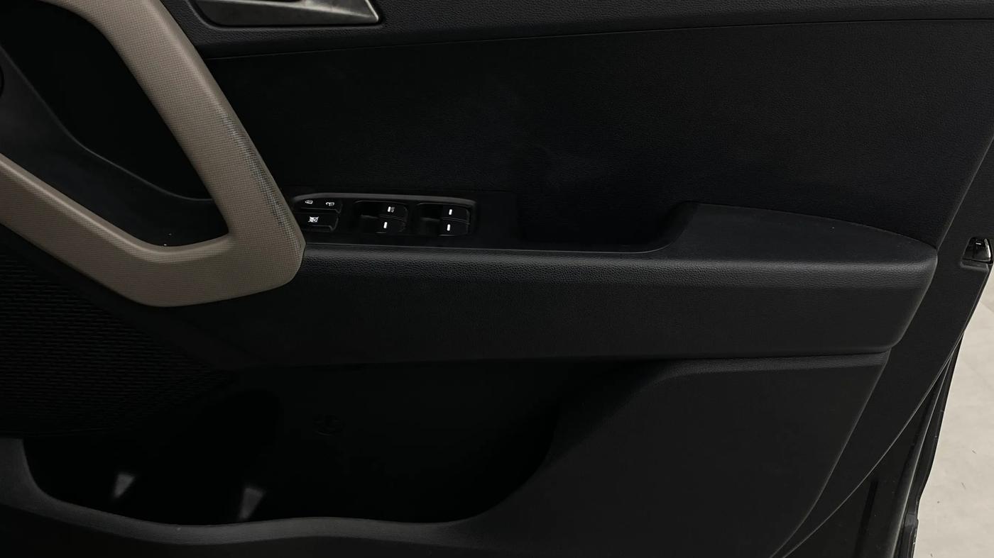 2016 Hyundai Creta SX PLUS AT 1.6 PETROL, Petrol, Automatic, 1,16,222 km, Driver Side Door Panels Control