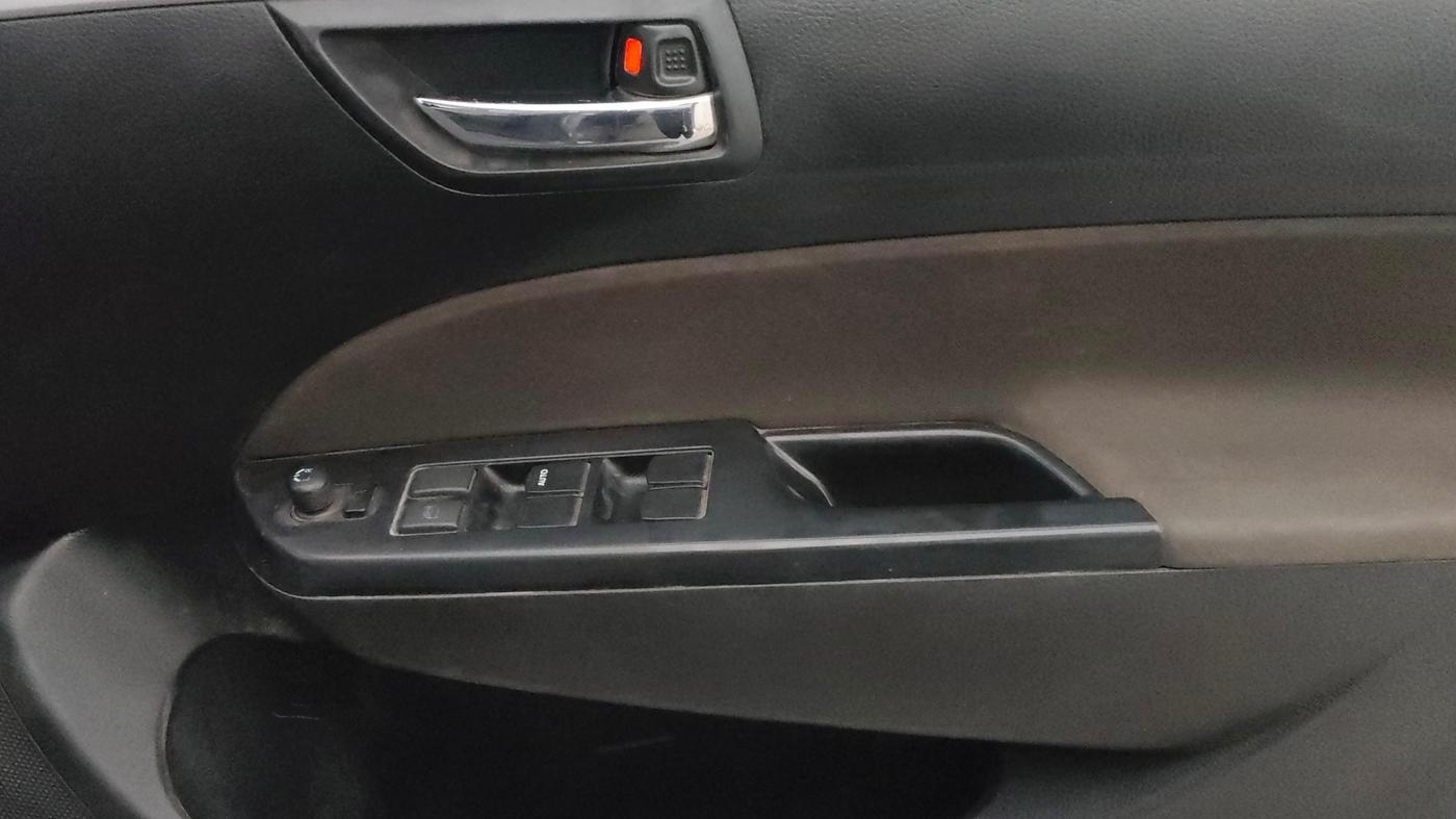 2015 Maruti Swift VXI, Petrol, Manual, 57,785 km, Driver Side Door Panels Control