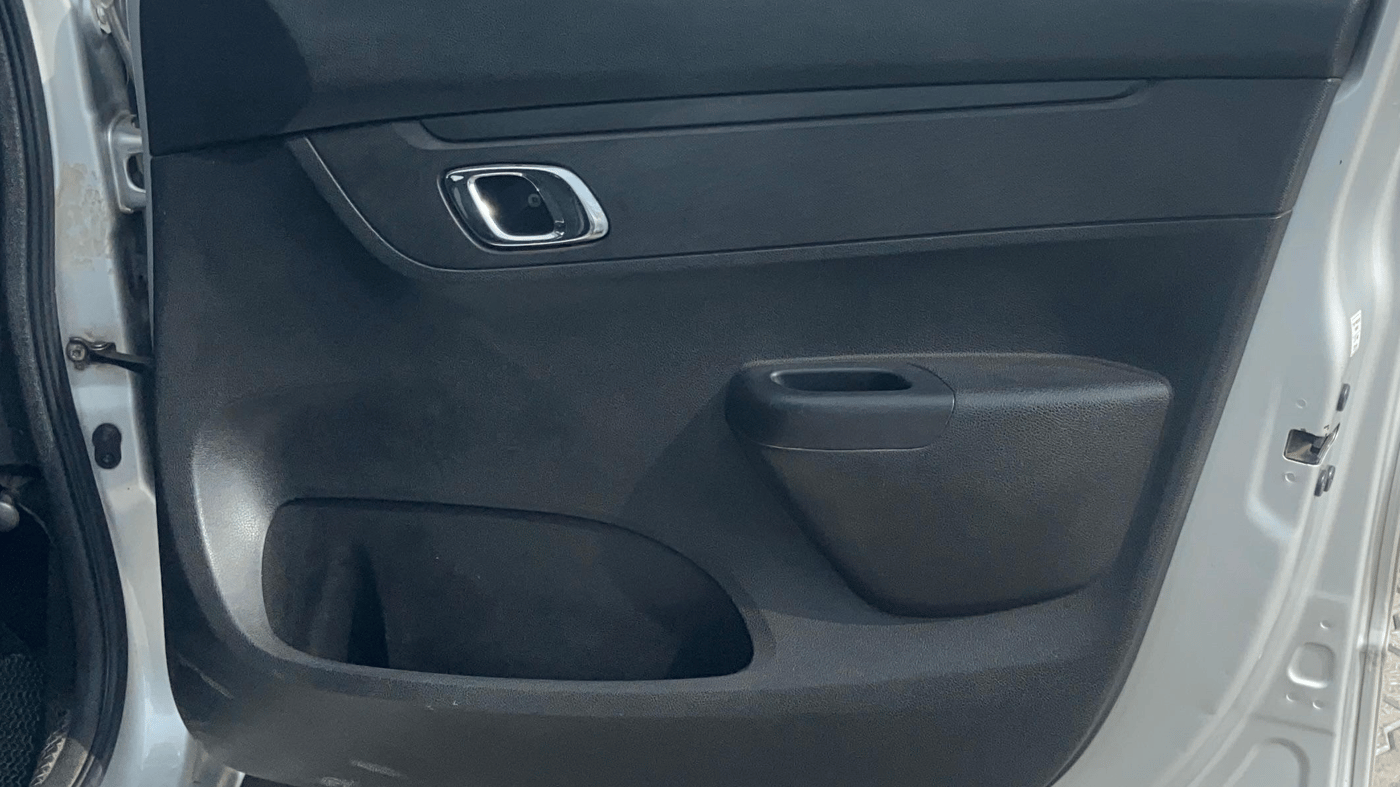 2019 Renault Kwid RXT 1.0 (O), Petrol, Manual, 1,23,933 km, Driver Side Door Panels Control