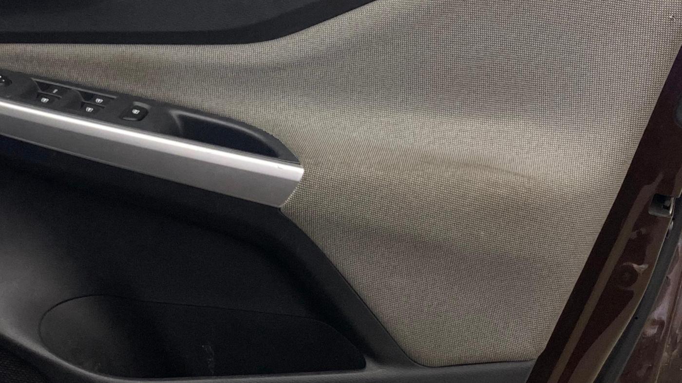 2022 Nissan MAGNITE XV PREMIUM TURBO CVT, Petrol, Automatic, 58,106 km, Driver Side Door Panels Control