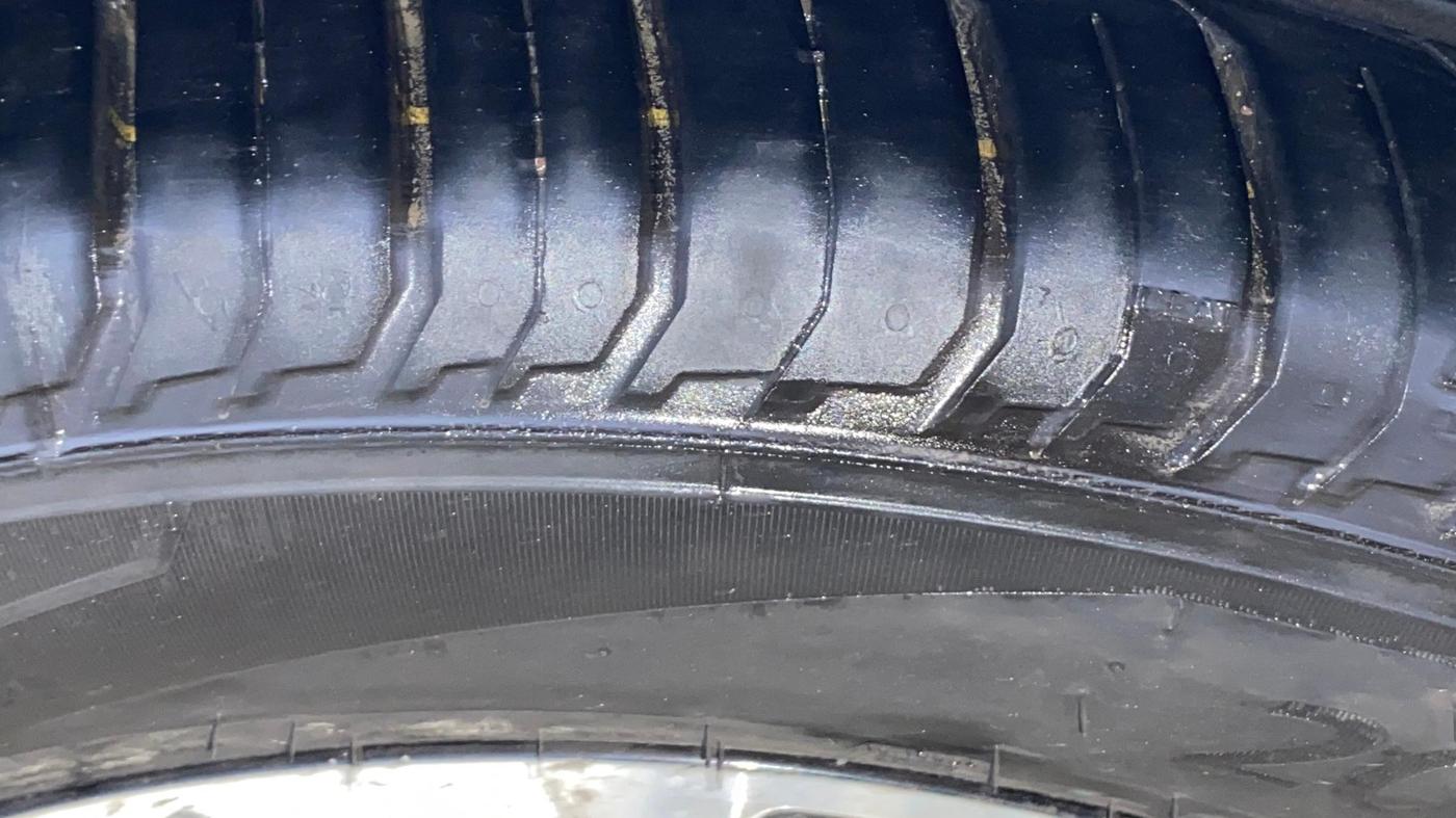 2023 Volkswagen VIRTUS TOPLINE TSI 1.0 AT, Petrol, Automatic, 77,369 km, Right Front Tyre Tread
