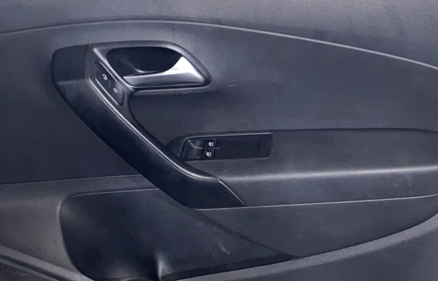 2018 Volkswagen Polo TRENDLINE 1.0L, Petrol, Manual, 40,331 km, Driver Side Door Panels Control