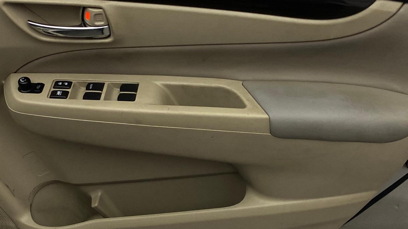 2017 Maruti Ciaz ALPHA  AT 1.4  PETROL, Petrol, Automatic, 1,23,222 km, Driver Side Door Panels Control