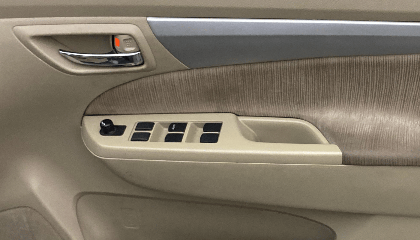 2014 Maruti Ertiga ZDI, Diesel, Manual, 1,43,652 km, Driver Side Door Panels Control