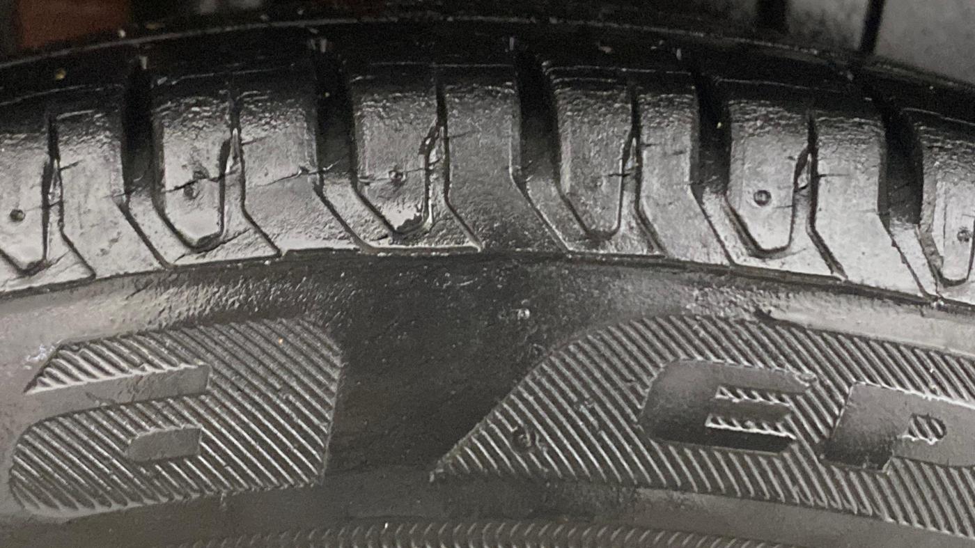 2019 Maruti Dzire ZXI AMT, Petrol, Automatic, 70,413 km, Right Rear Tyre Tread