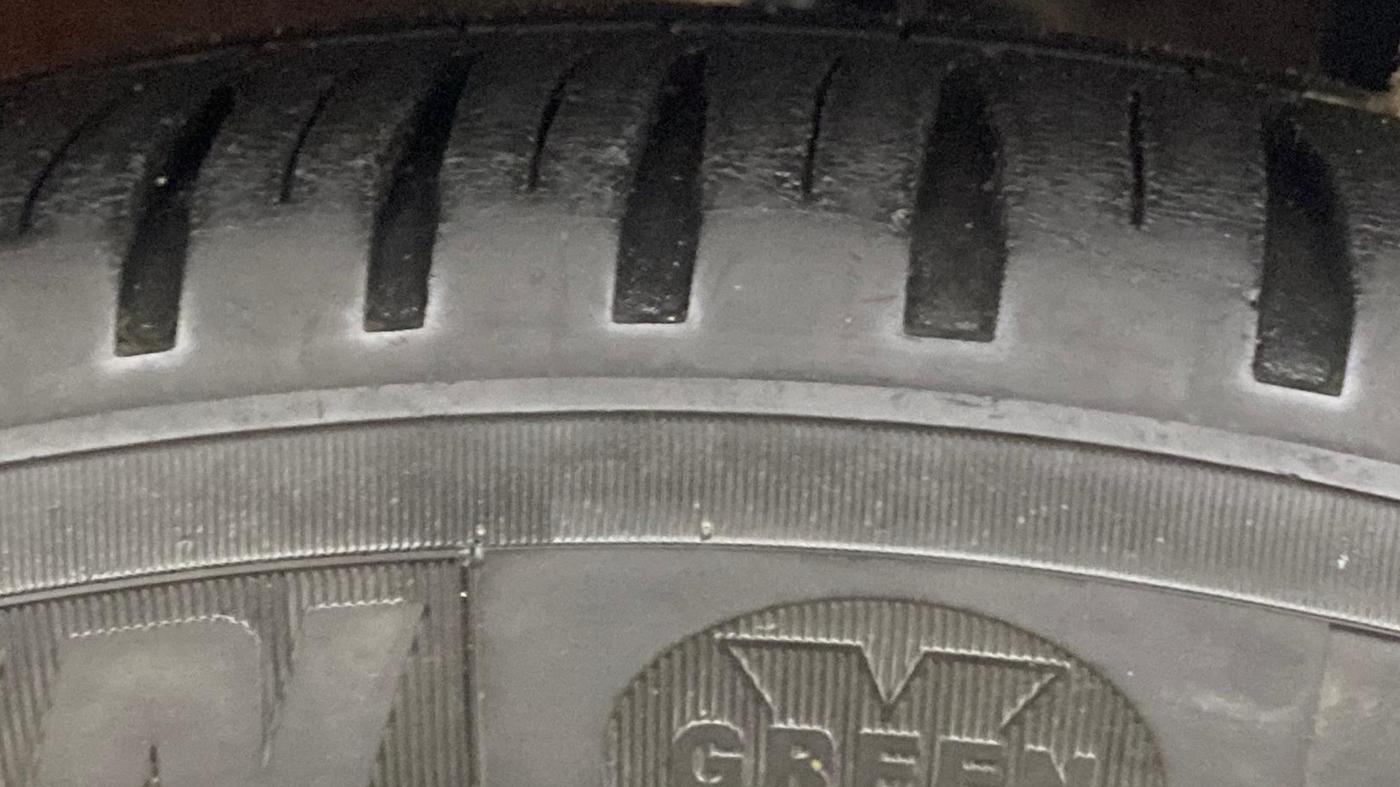 2019 Maruti Dzire ZXI AMT, Petrol, Automatic, 70,413 km, Right Front Tyre Tread