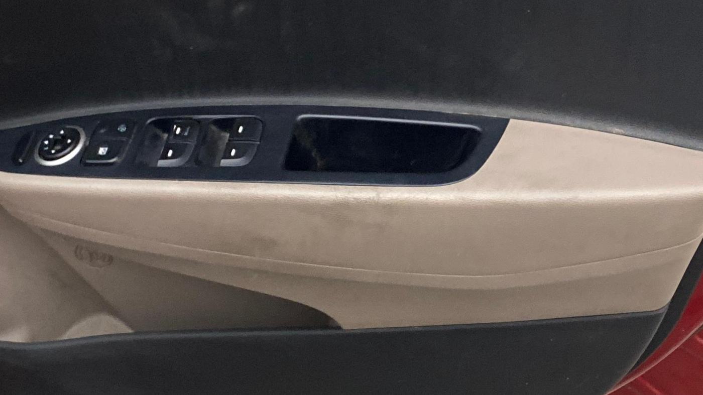 2018 Hyundai Grand i10 SPORTZ U2 1.2 CRDI, Diesel, Manual, 1,07,613 km, Driver Side Door Panels Control