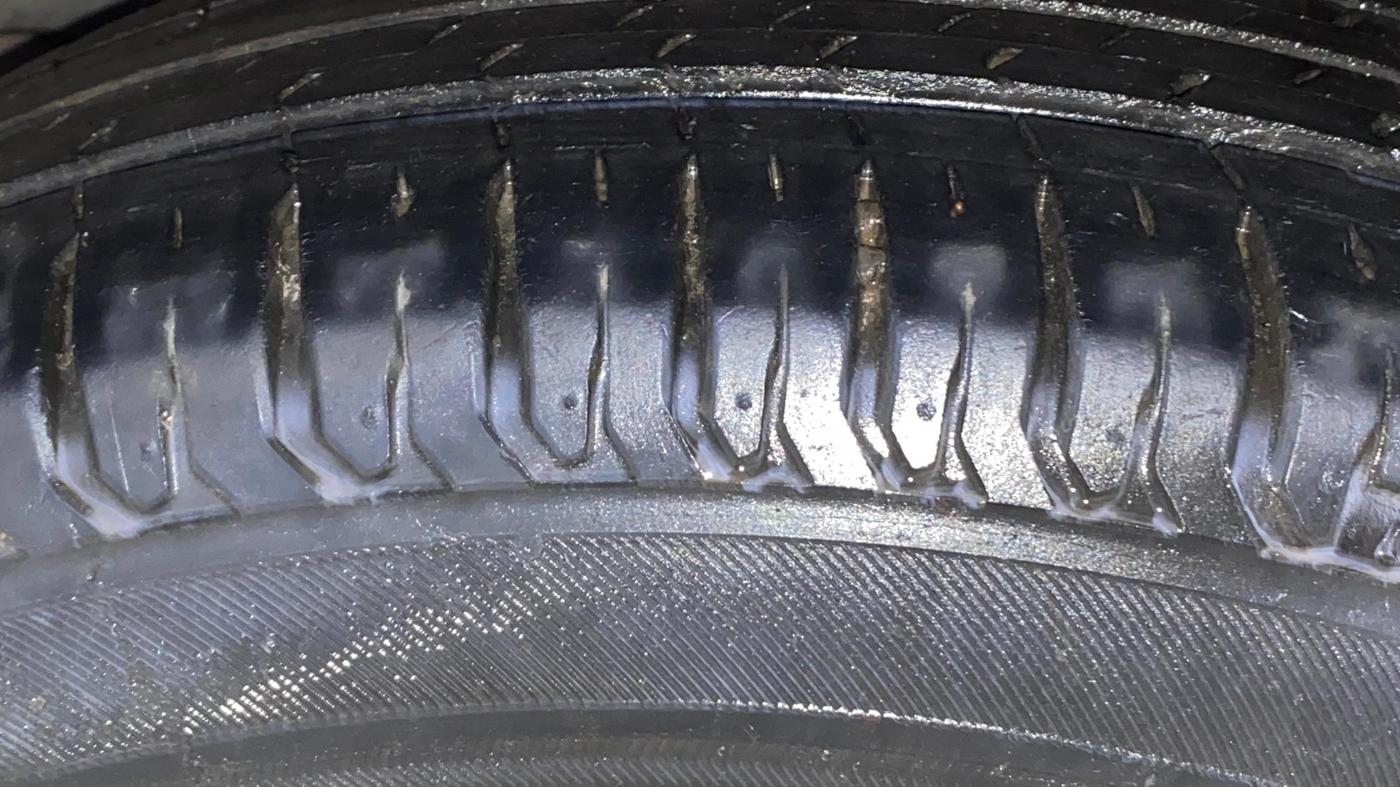 2022 Maruti Ertiga   VXI (O) CNG, CNG, Manual, 61,999 km, Left Rear Tyre Tread