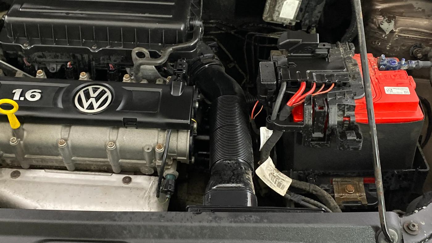 2015 Volkswagen Vento HIGHLINE 1.6 MPI, Petrol, Manual, 51,304 km, Engine View - Left