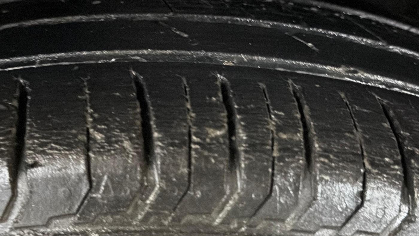2021 Tata PUNCH PURE MT, Petrol, Manual, 36,827 km, Right Front Tyre Tread