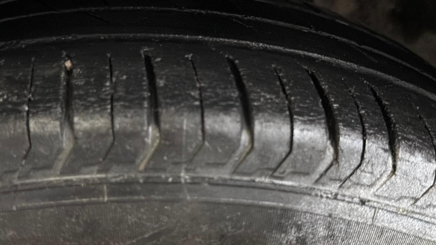 2021 Tata PUNCH PURE MT, Petrol, Manual, 36,827 km, Left Front Tyre Tread