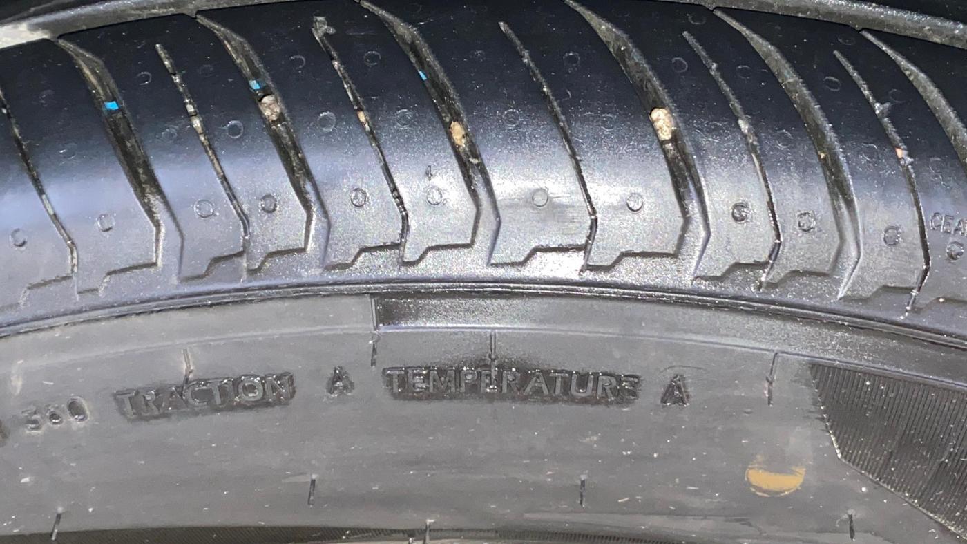 2021 Nissan MAGNITE XV MT, Petrol, Manual, 42,049 km, Right Front Tyre Tread