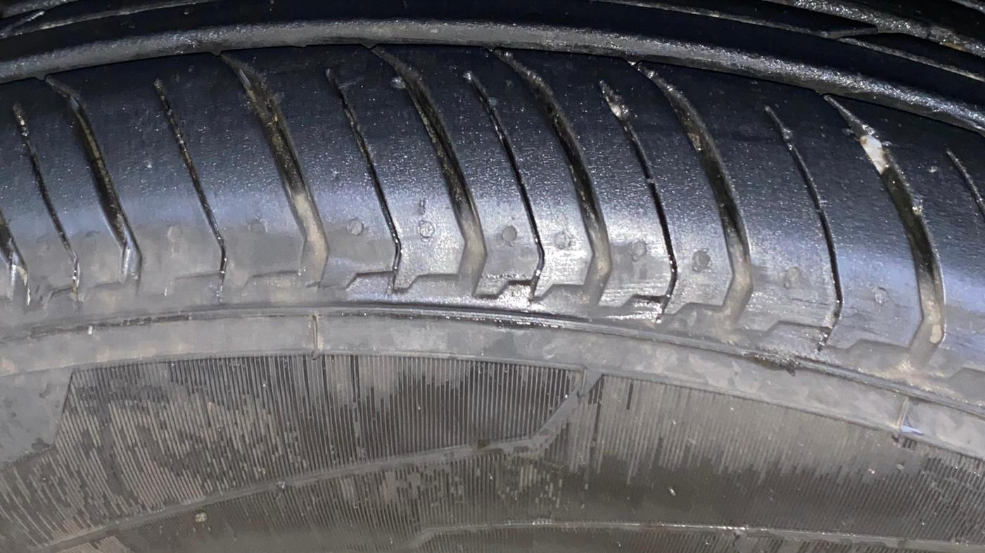 2021 Nissan MAGNITE XV MT, Petrol, Manual, 42,049 km, Left Front Tyre Tread