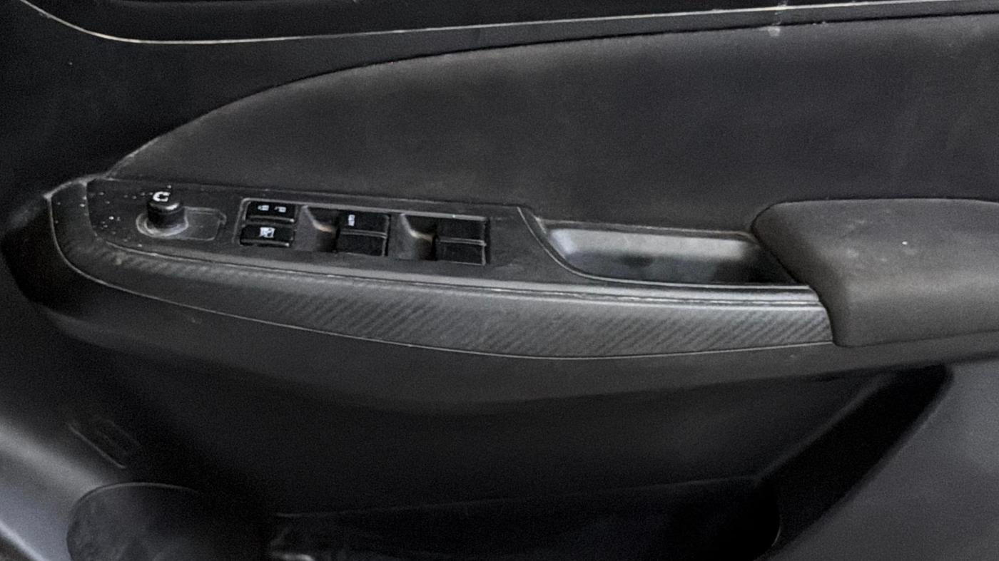 2022 Maruti Swift VXI, Petrol, Manual, 1,01,629 km, Driver Side Door Panels Control
