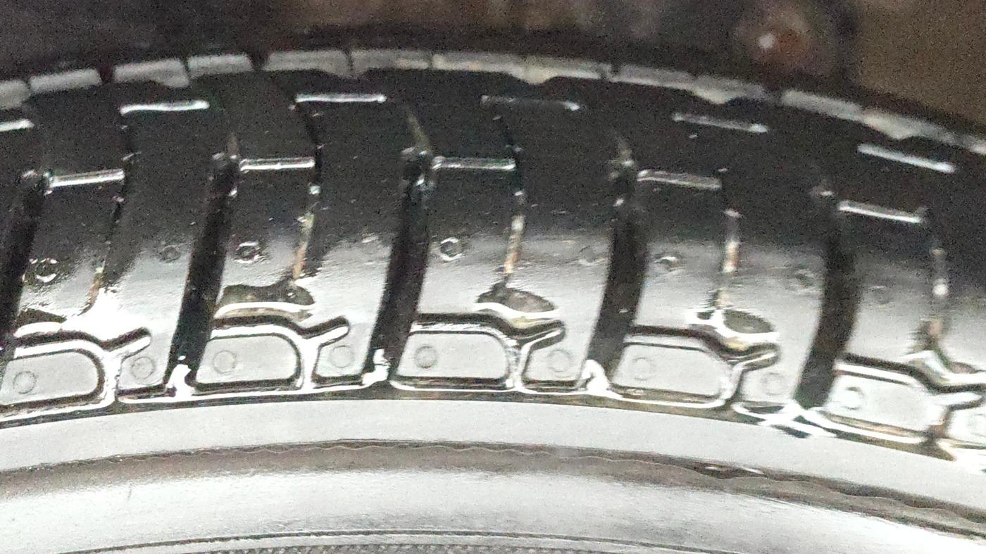 2018 Mahindra KUV 100 NXT K2+ P 6 STR, Petrol, Manual, 1,01,412 km, Left Front Tyre Tread