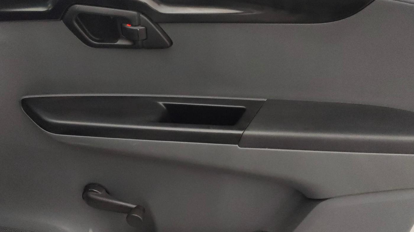 2018 Mahindra KUV 100 NXT K2+ P 6 STR, Petrol, Manual, 1,01,412 km, Driver Side Door Panels Control