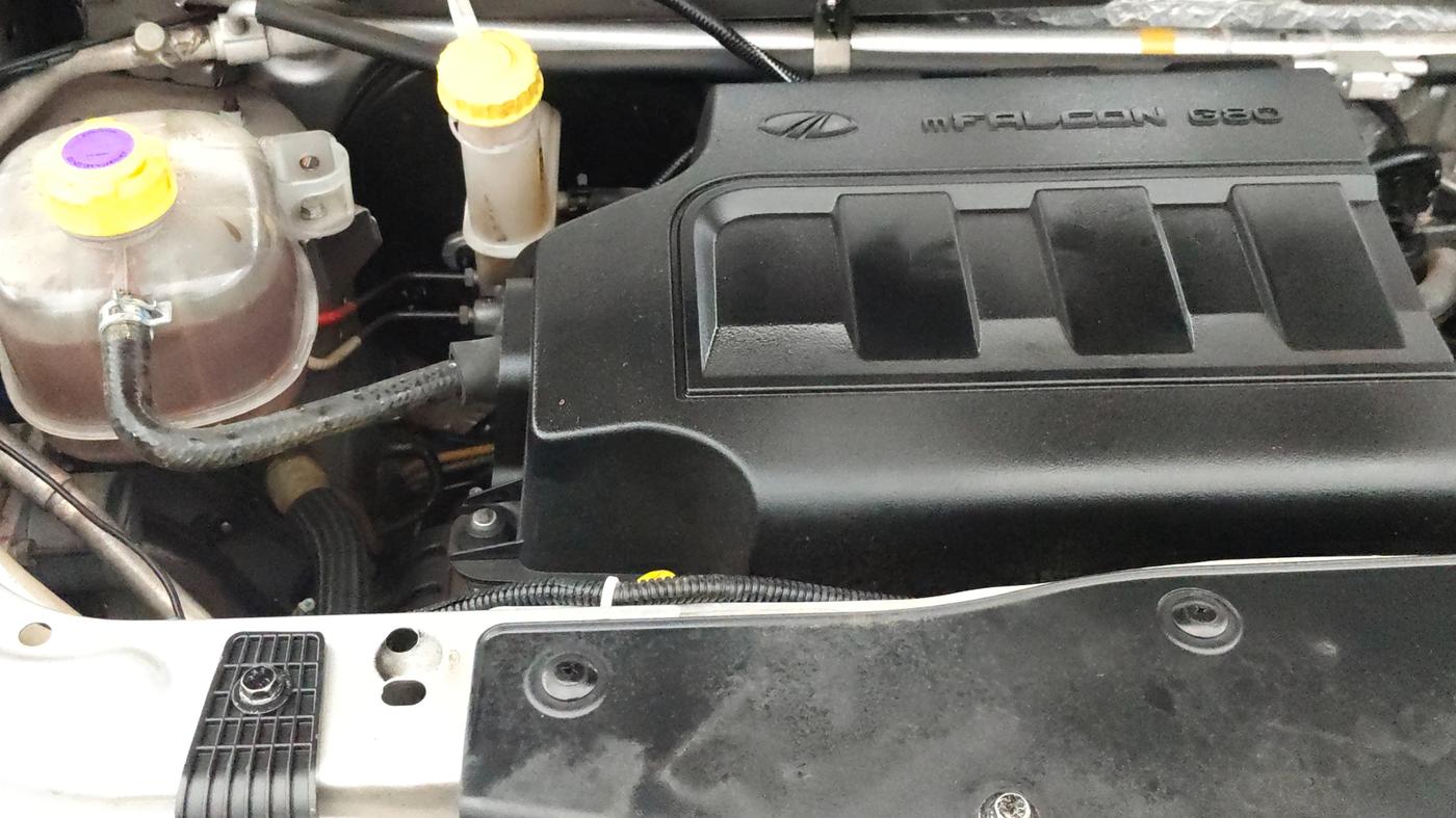 2018 Mahindra KUV 100 NXT K2+ P 6 STR, Petrol, Manual, 1,01,412 km, Engine View - Right