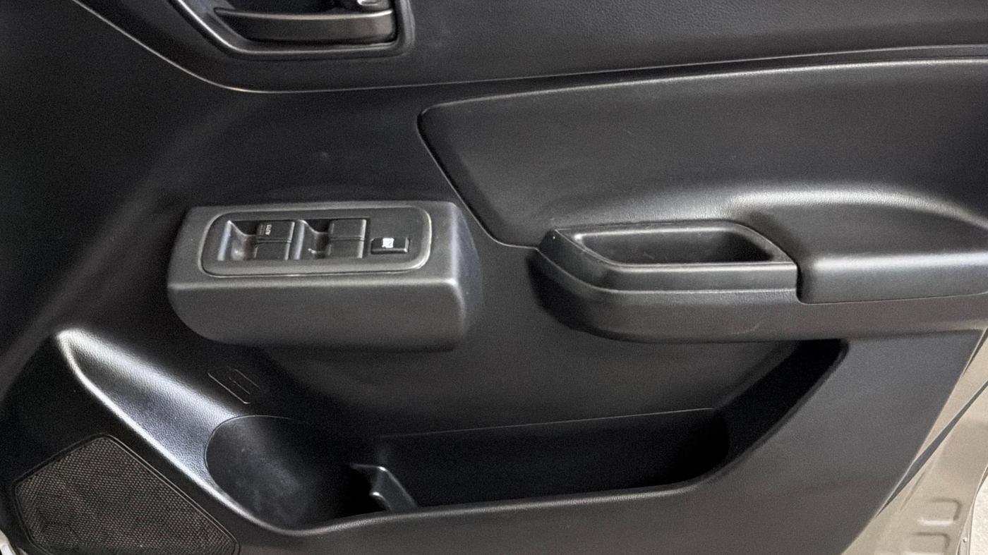 2022 Maruti Swift LXI, Petrol, Manual, 83,774 km, Driver Side Door Panels Control