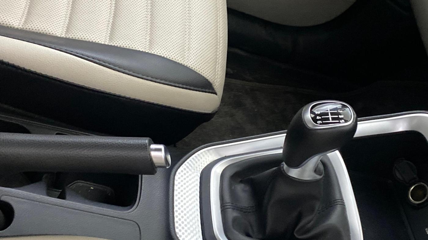 2021 KIA SONET HTX 1.0 IMT, Petrol, Manual, 34,313 km, Gear Lever