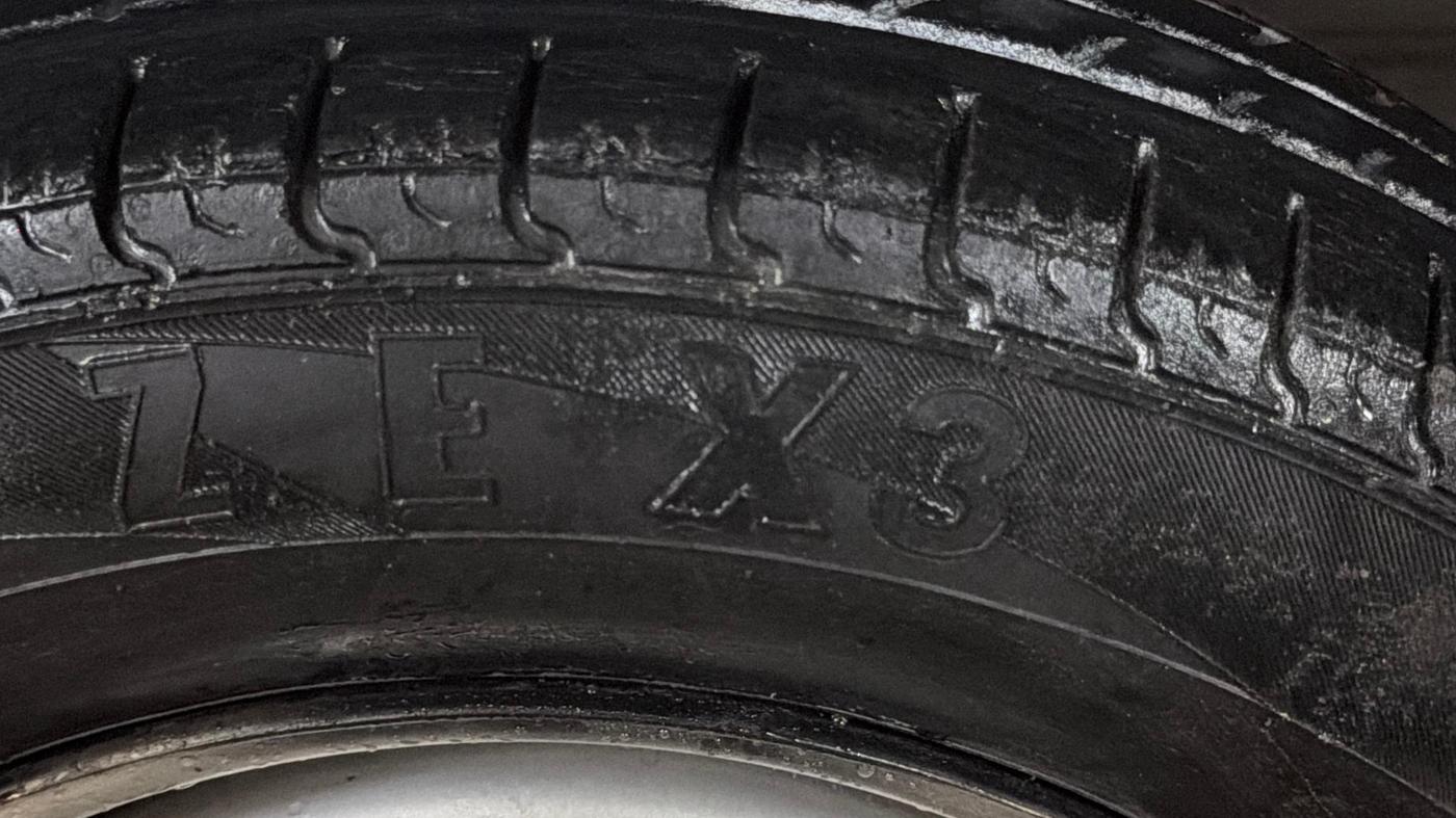 2015 Maruti Wagon R 1.0 LXI, Petrol, Manual, 88,867 km, Right Front Tyre Tread