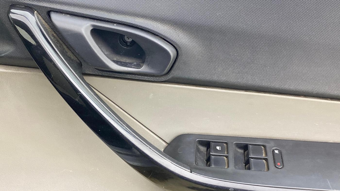 2018 Tata Tiago XT PETROL, Petrol, Manual, 85,465 km, Driver Side Door Panels Control