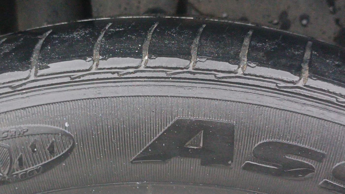 2014 Maruti Ertiga ZXI, Petrol, Manual, 1,22,203 km, Right Rear Tyre Tread