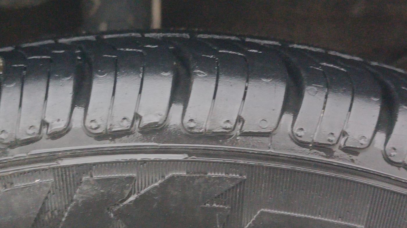 2014 Maruti Ertiga ZXI, Petrol, Manual, 1,22,203 km, Right Front Tyre Tread