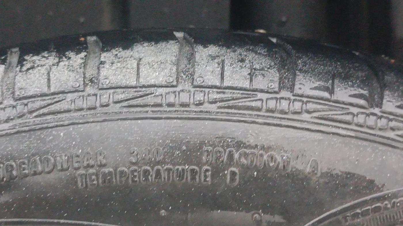 2014 Maruti Ertiga ZXI, Petrol, Manual, 1,22,203 km, Left Rear Tyre Tread