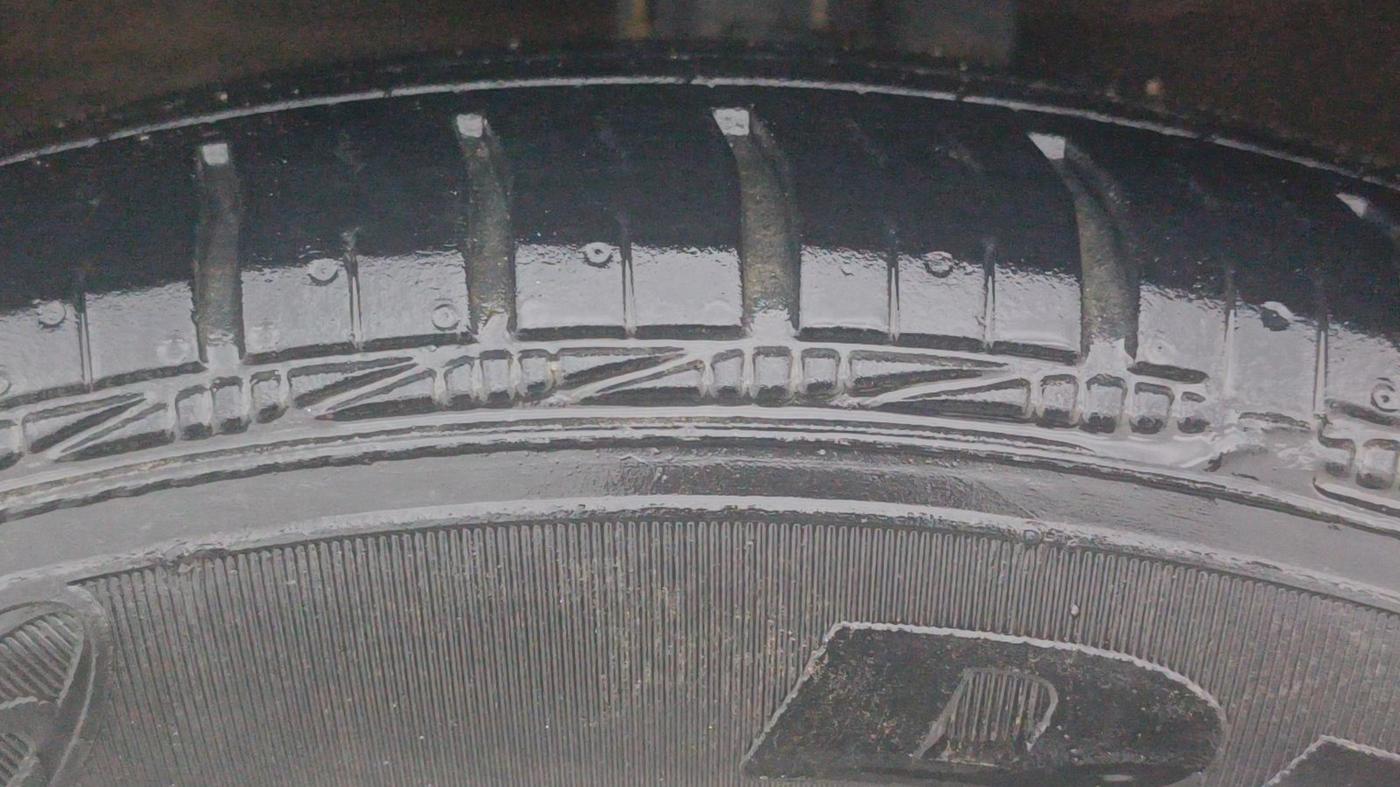 2014 Maruti Ertiga ZXI, Petrol, Manual, 1,22,203 km, Left Front Tyre Tread