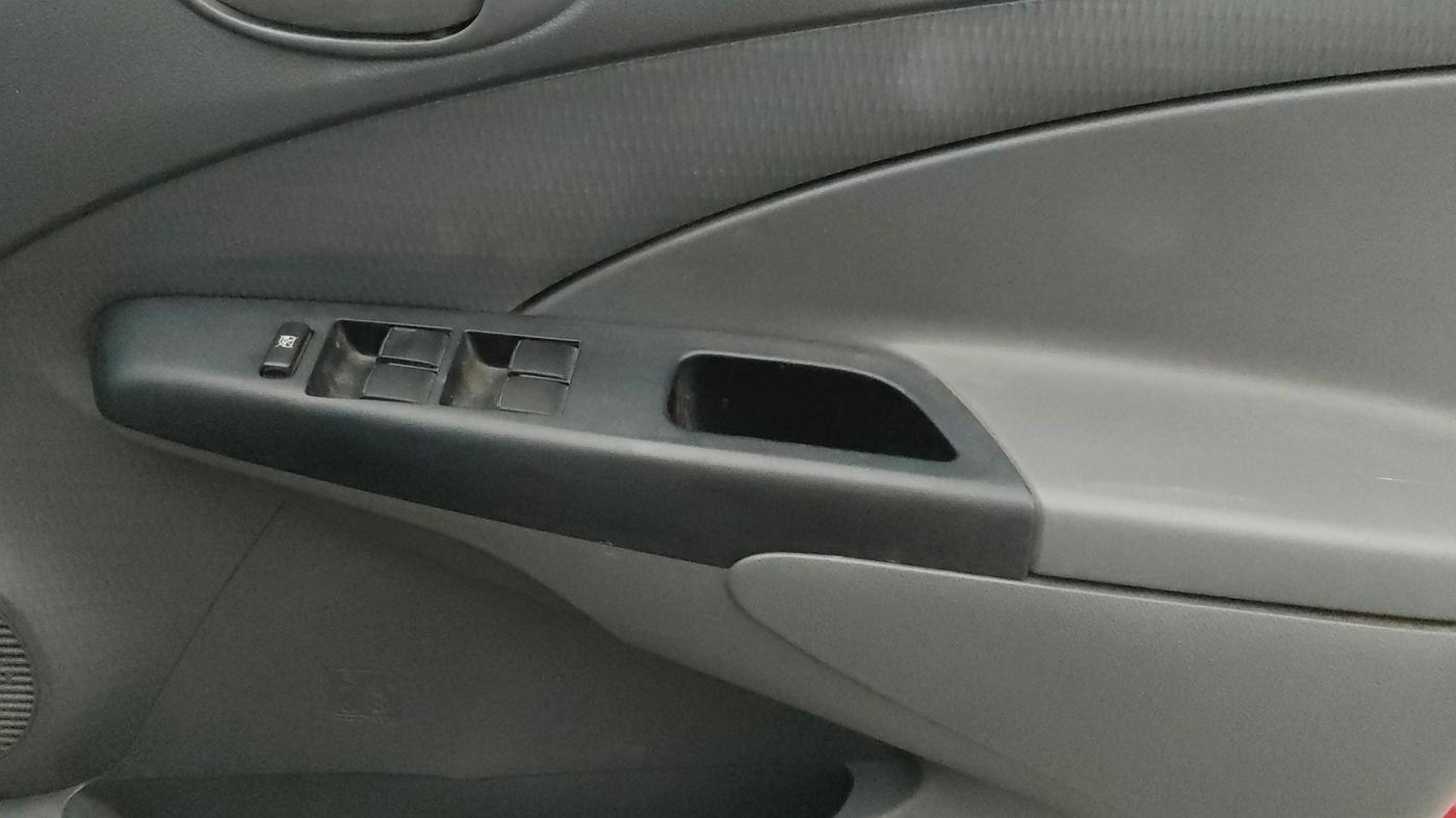 2013 Toyota Etios Liva G, Petrol, Manual, 45,754 km, Driver Side Door Panels Control