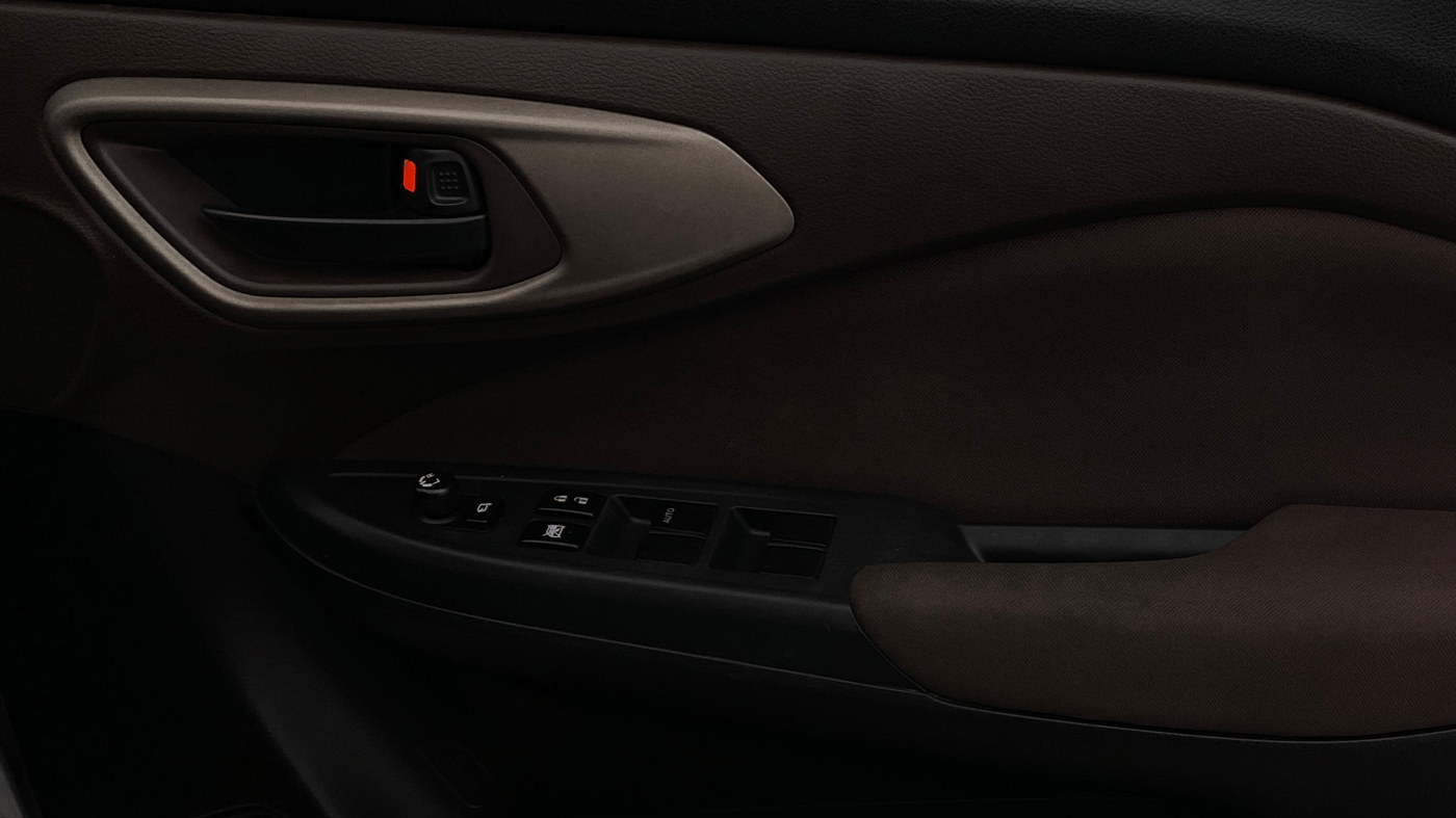 2024 Maruti FRONX DELTA PLUS 1.2L AGS, Petrol, Automatic, 21,003 km, Driver Side Door Panels Control