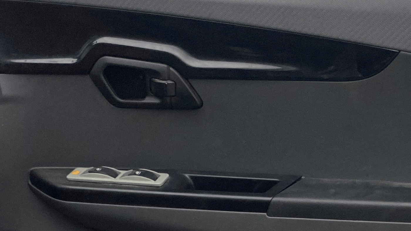 2018 Mahindra KUV 100 NXT K2 P 6 STR, Petrol, Manual, 40,514 km, Driver Side Door Panels Control