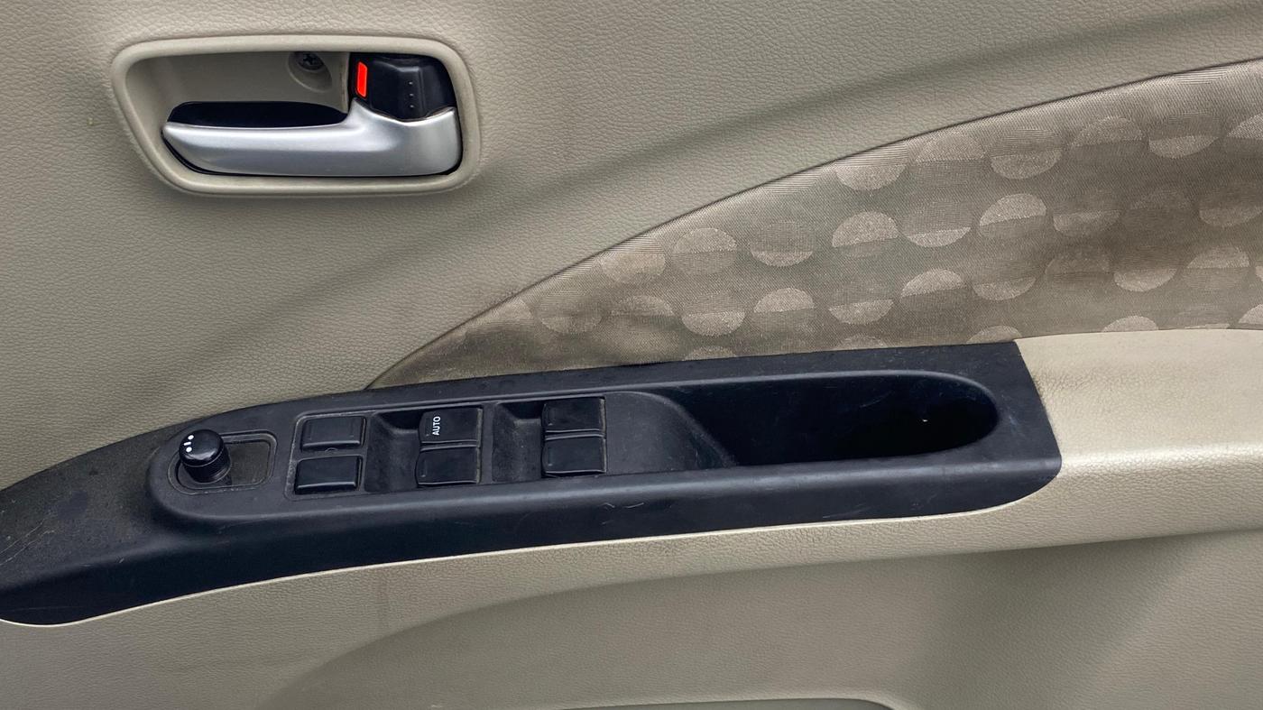 2016 Maruti Celerio ZXI AMT (O), Petrol, Automatic, 82,379 km, Driver Side Door Panels Control