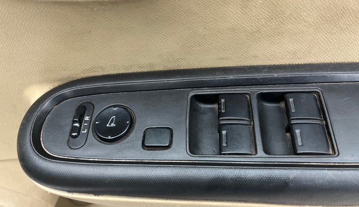 2017 Honda Amaze 1.2L I-VTEC S OPT, Petrol, Manual, 69,706 km, Driver Side Door Panels Control