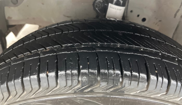 2017 Honda Amaze 1.2L I-VTEC S OPT, Petrol, Manual, 69,706 km, Left Front Tyre Tread