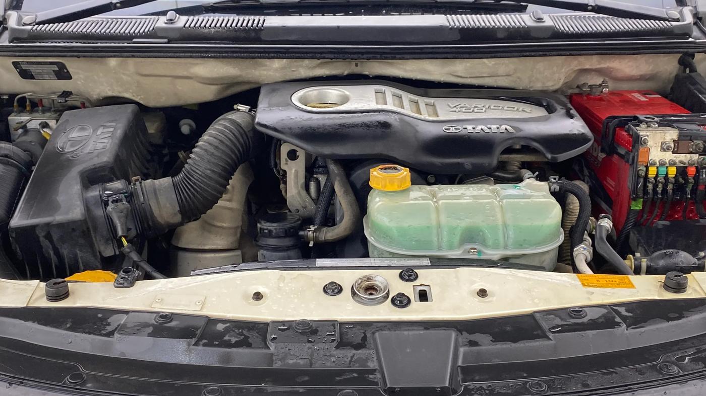 2017 Tata Hexa XT 4X2 6 STR, Diesel, Manual, 1,41,365 km, Engine View