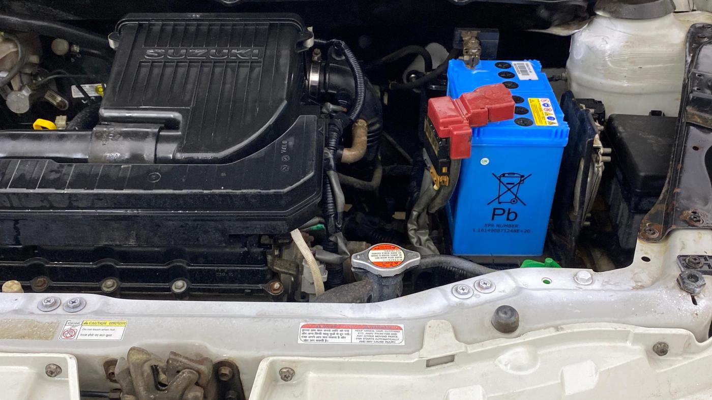 2015 Maruti Swift VXI, Petrol, Manual, 99,713 km, Engine View - Left