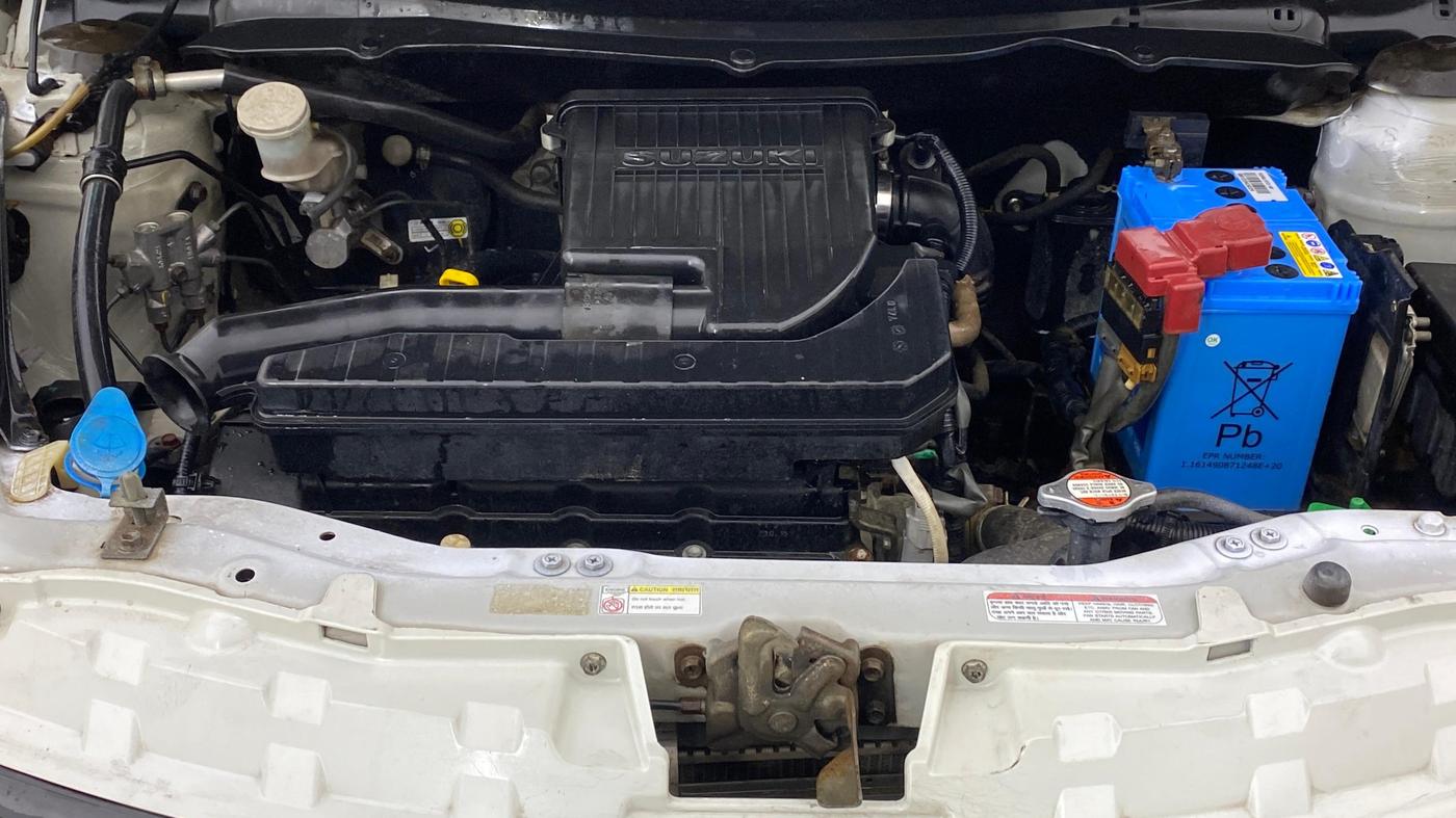2015 Maruti Swift VXI, Petrol, Manual, 99,713 km, Engine View