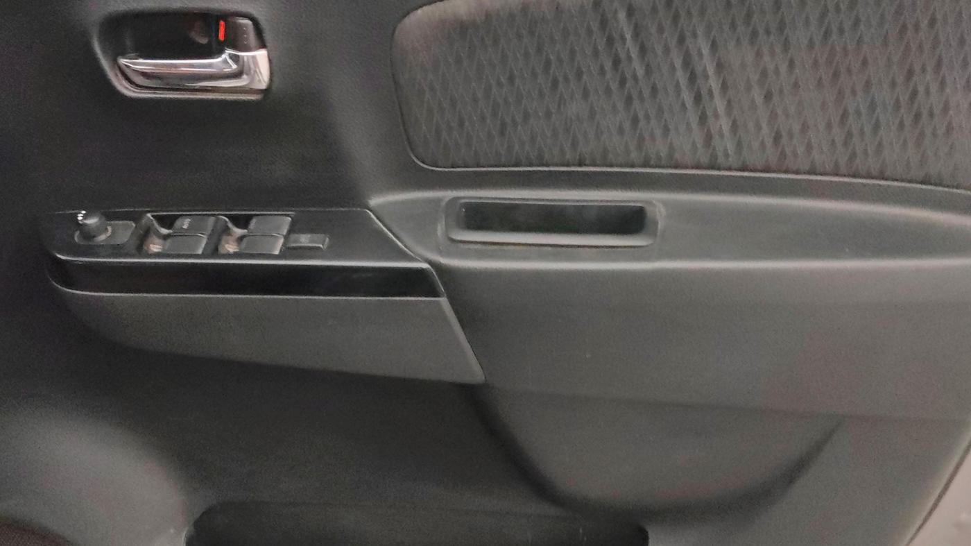 2014 Maruti Wagon R Stingray VXI, Petrol, Manual, 63,999 km, Driver Side Door Panels Control