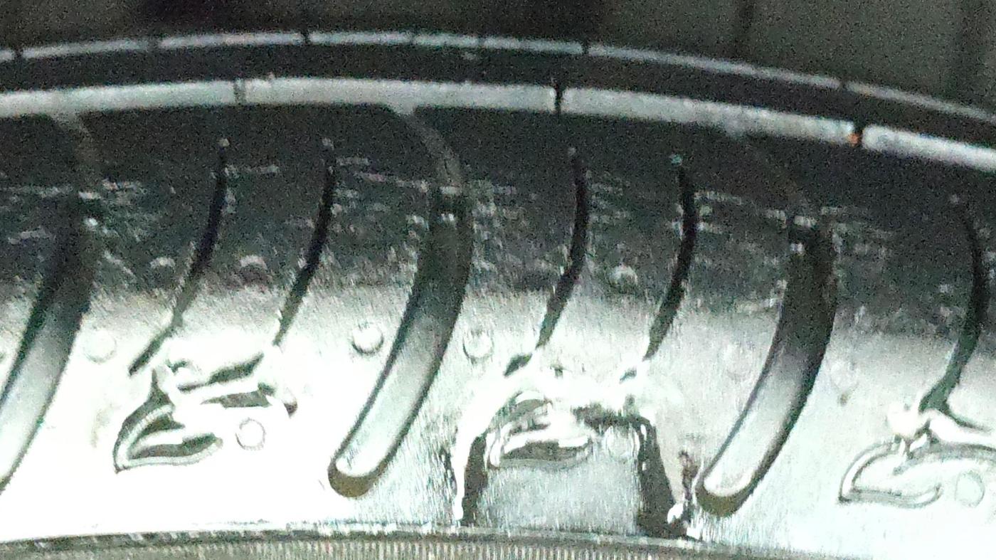 2022 Mahindra XUV300 W8 (O) 1.2 PETROL, Petrol, Manual, 25,527 km, Right Rear Tyre Tread
