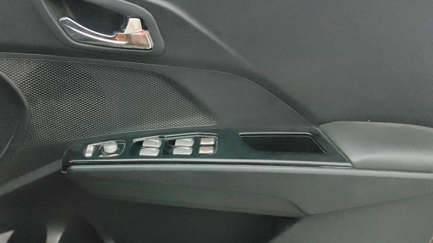 2022 Mahindra XUV300 W8 (O) 1.2 PETROL, Petrol, Manual, 25,527 km, Driver Side Door Panels Control