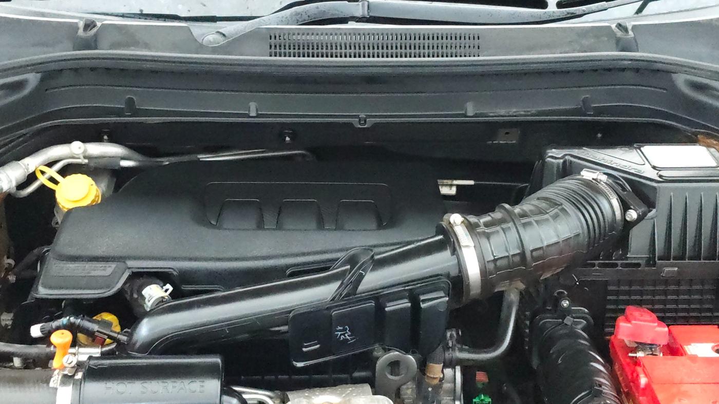2022 Mahindra XUV300 W8 (O) 1.2 PETROL, Petrol, Manual, 25,527 km, Engine View