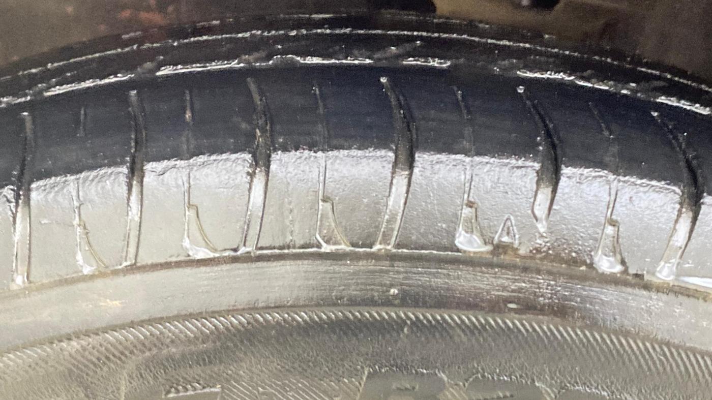 2013 Maruti Wagon R 1.0 VXI, CNG, Manual, 72,494 km, Left Front Tyre Tread