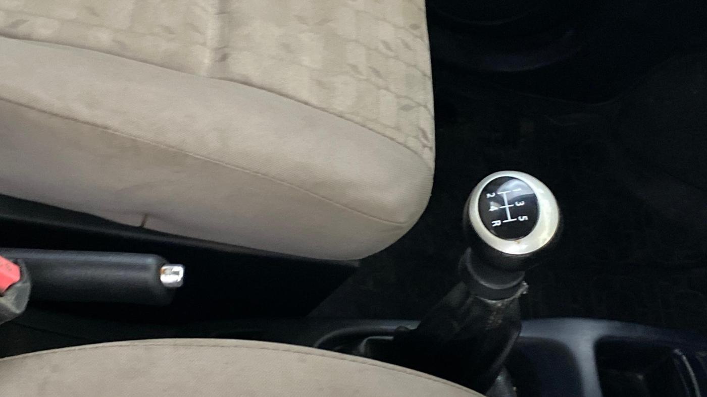 2013 Maruti Wagon R 1.0 VXI, CNG, Manual, 72,494 km, Gear Lever