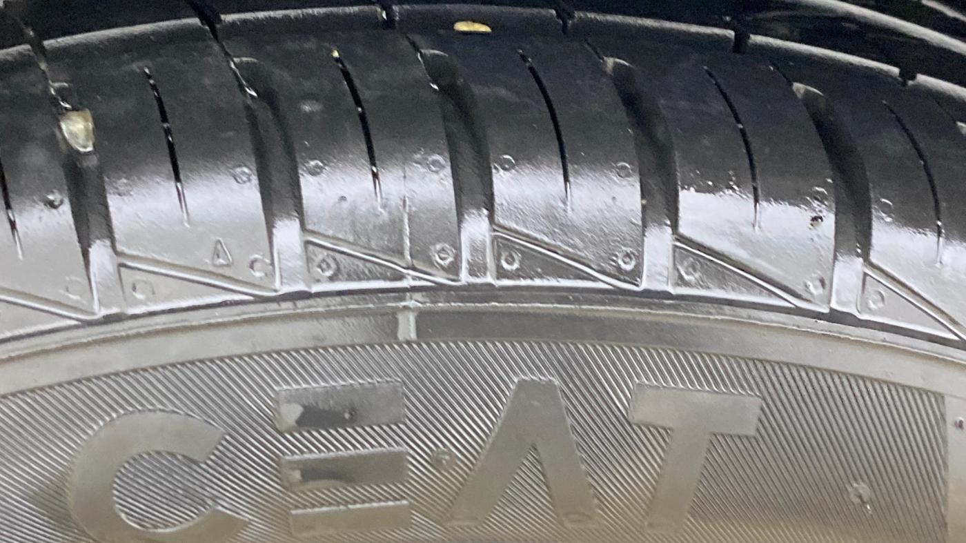 2023 Renault Kwid RXT 1.0, Petrol, Manual, 5,748 km, Right Rear Tyre Tread