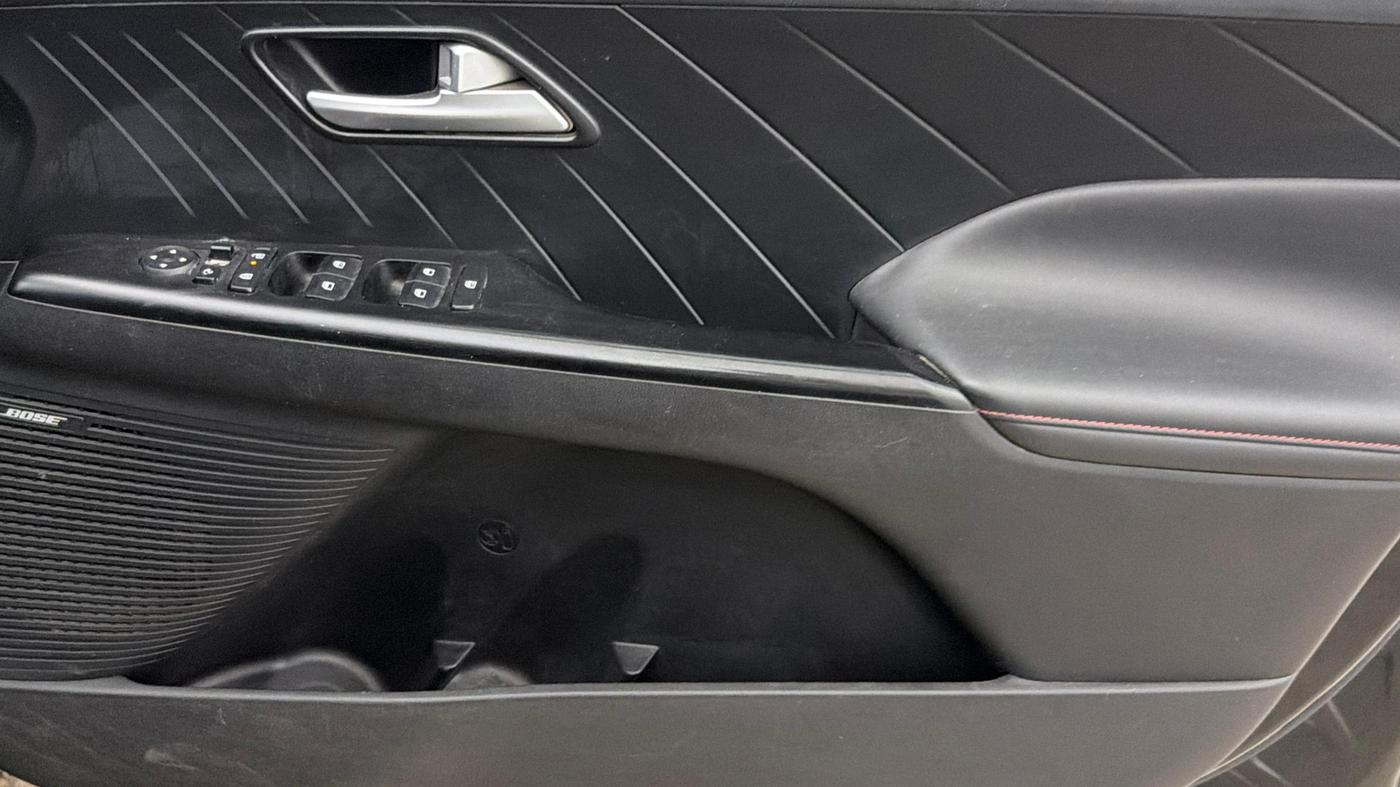 2023 Hyundai Verna SX (O) 1.5 TURBO PETROL DCT, Petrol, Automatic, 13,790 km, Driver Side Door Panels Control
