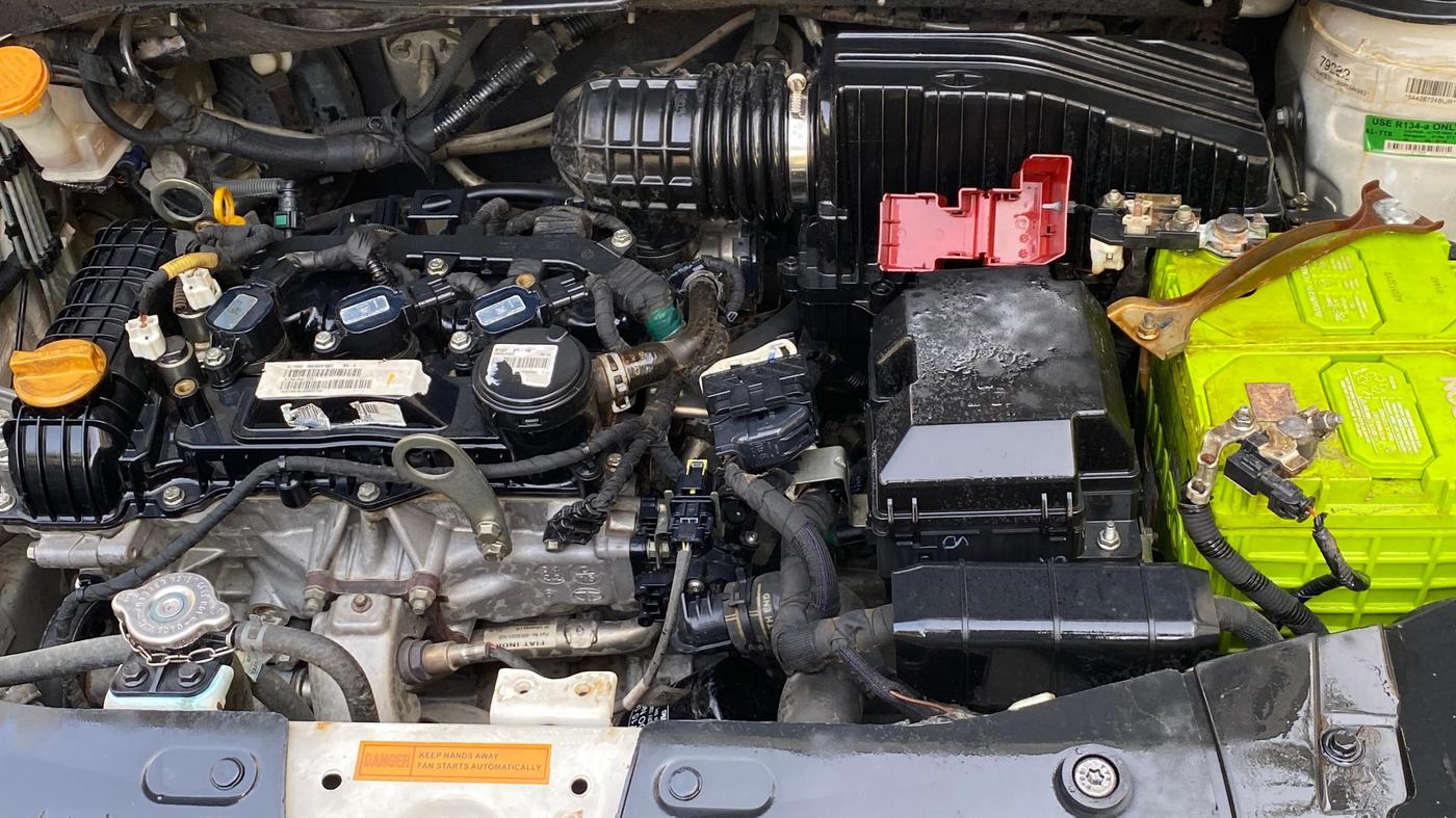 2022 Tata ALTROZ XZ PETROL, Petrol, Manual, 1,12,165 km, Engine View - Left