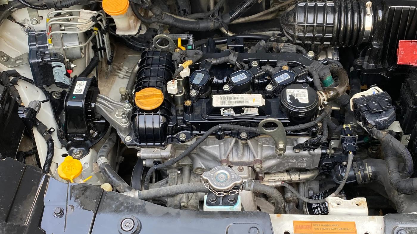 2022 Tata ALTROZ XZ PETROL, Petrol, Manual, 1,12,165 km, Engine View - Right