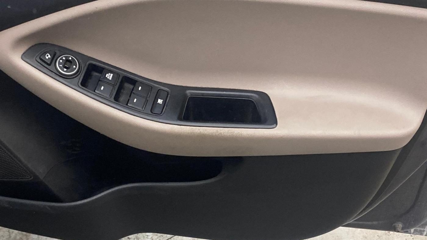 2018 Hyundai Elite i20 ASTA 1.2, Petrol, Manual, 91,180 km, Driver Side Door Panels Control