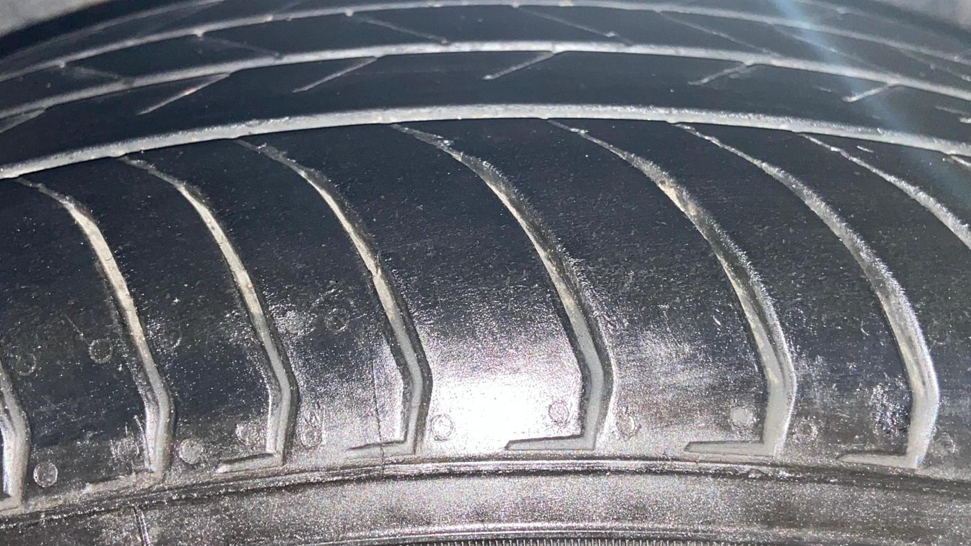 2015 Ford Ecosport TITANIUM 1.5L PETROL AT, Petrol, Automatic, 1,23,430 km, Left Front Tyre Tread